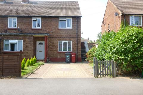 2 bedroom maisonette to rent, Derwent Drive, Burnham