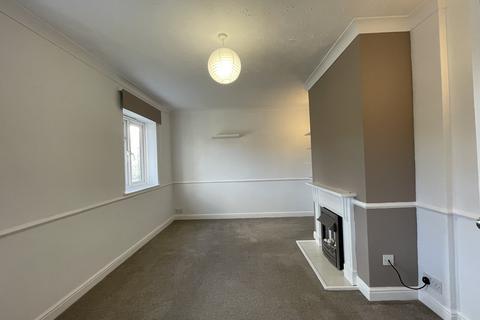 2 bedroom maisonette to rent, Derwent Drive, Burnham