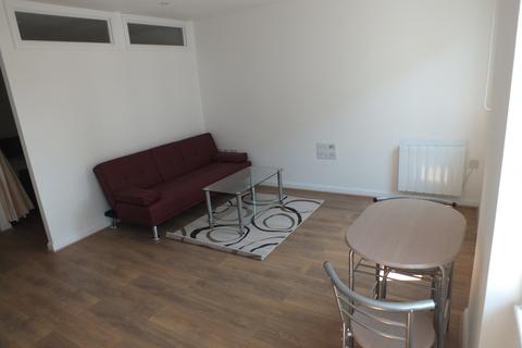 Studio to rent, West Central, Stoke Road, Slough