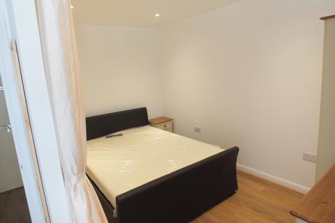 Studio to rent, West Central, Stoke Road, Slough