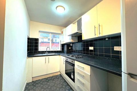 4 bedroom terraced house to rent, Windsor Road, Ilford