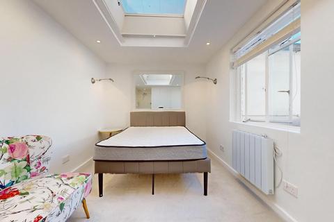 Studio to rent, Fitzroy Square, Fitzrovia, W1T