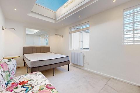 Studio to rent, Fitzroy Square, Fitzrovia, W1T