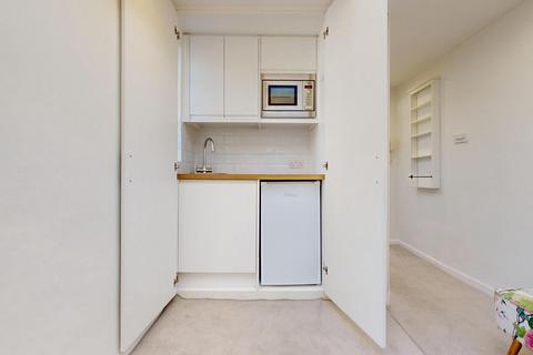 Studio to rent, Fitzroy Square, Fitzrovia, W1T