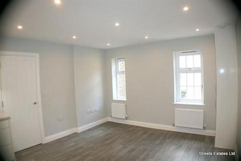 2 bedroom flat to rent, Flat , The Old Coal Yard,  Westcourt Street, Gillingham