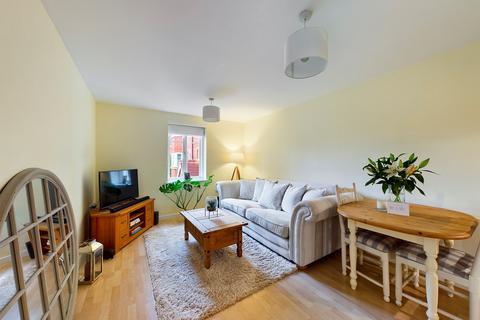 2 bedroom apartment for sale, Whinbush Rd, Hitchin, Herts, SG5