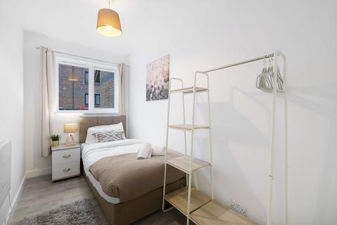 2 bedroom apartment to rent, E14 Tyndal Ct 09