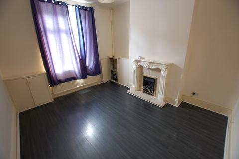 3 bedroom terraced house to rent, Mansfield Street, Greater Manchester OL7