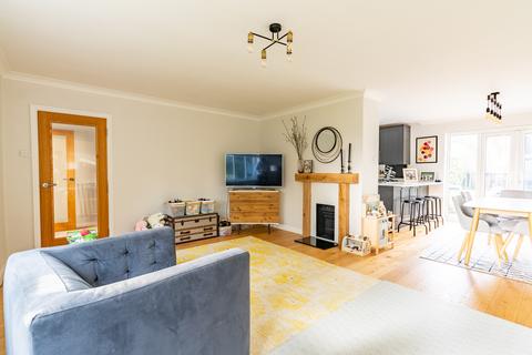 63 Cuckmans Drive, St Albans, AL2 3BD