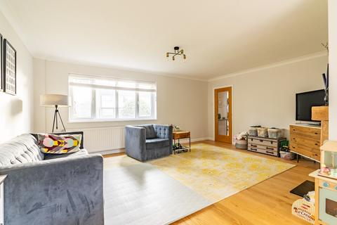 63 Cuckmans Drive, St Albans, AL2 3BD