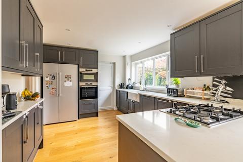 63 Cuckmans Drive, St Albans, AL2 3BD