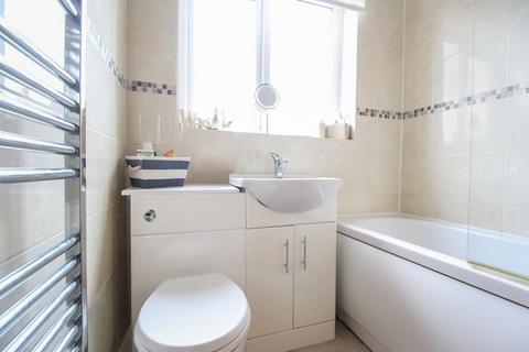 3 bedroom semi-detached house to rent, Kelmscott Lane, Leeds LS15