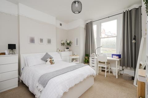 2 bedroom maisonette for sale, Trinity Road, London SW19