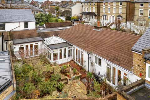 3 bedroom terraced house for sale, Thornton Road, London SW19