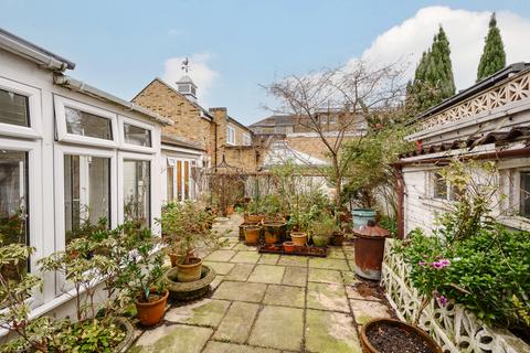 3 bedroom terraced house for sale, Thornton Road, London SW19