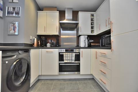 2 bedroom apartment to rent, Weavers Close, Essex CM6