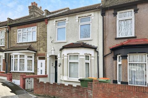 2 bedroom terraced house for sale, Woodside Road, London E13