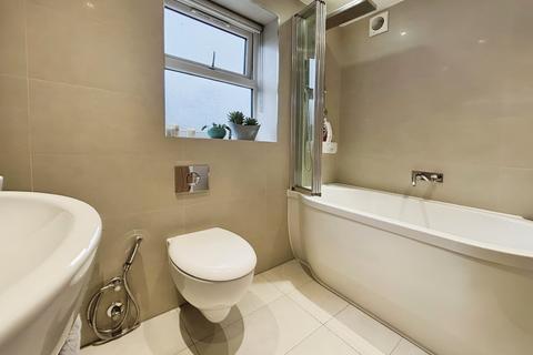 22 Woodside Road, London, E13 8RX