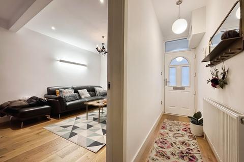 22 Woodside Road, London, E13 8RX