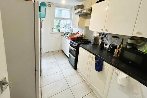 1 bedroom in a house share to rent, Harold Road, London E13