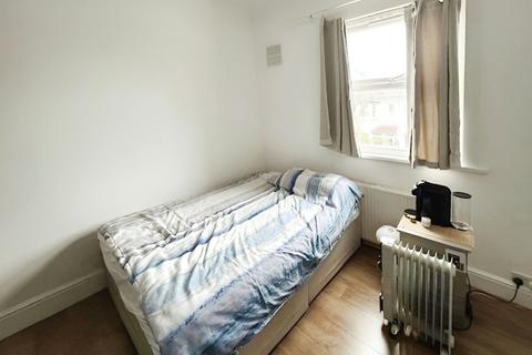 1 bedroom in a house share to rent, Harold Road, London E13