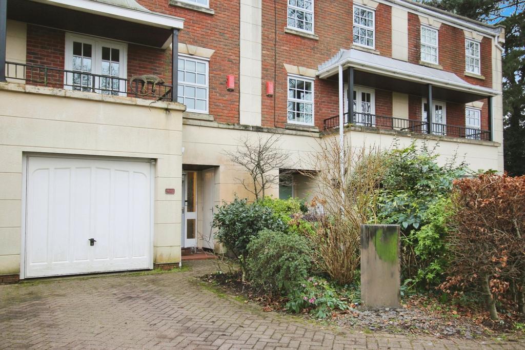 Front Garden/Garage