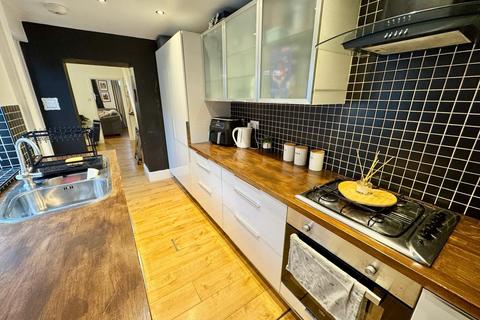 2 bedroom end of terrace house for sale, East Street, Rossendale BB4