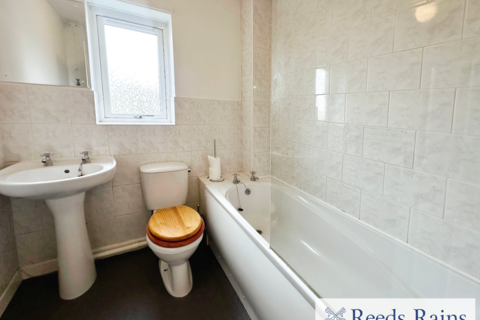 2 bedroom semi-detached house to rent, St. Kildas Drive, Greater Manchester M7