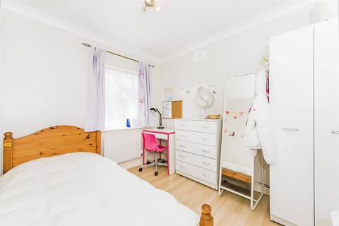 16 Hadleigh Drive, Sutton, SM2 5BF