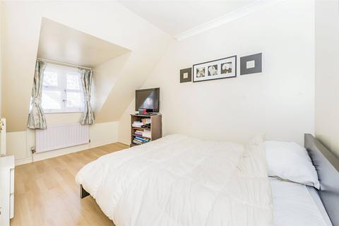 16 Hadleigh Drive, Sutton, SM2 5BF