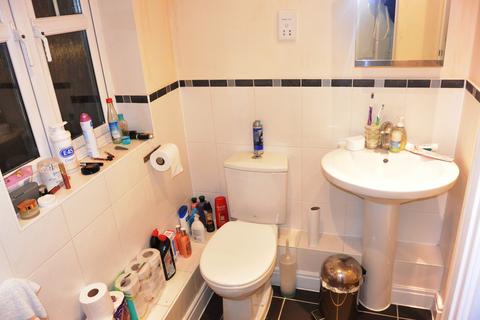 2 bedroom flat to rent, Shillingford Close, Mill Hill East, NW7