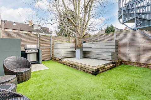 3 bedroom maisonette to rent, Oxford Avenue, SW20