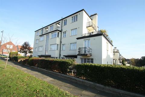 2 bedroom flat for sale, Leigh Heath Court, London Road, Leigh-On-Sea