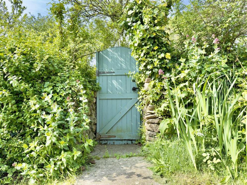 Gated access to Hendrawna Lane