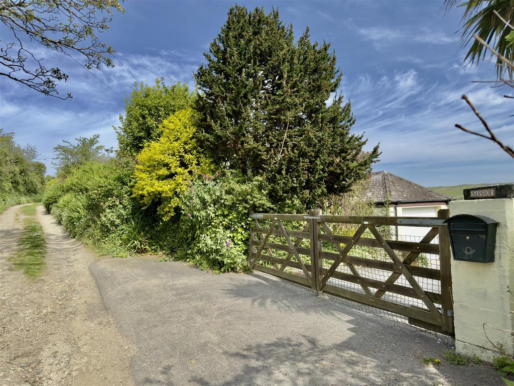 Hendrawna Lane and Front Gate