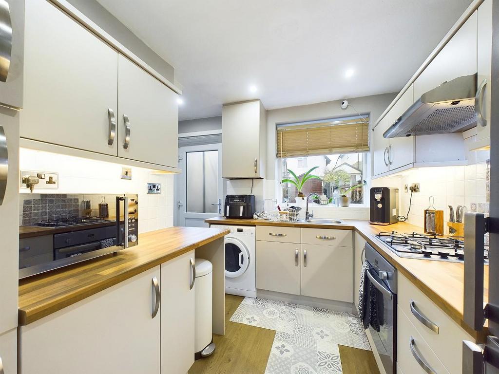 CAM01268 G0-PR0285-STILL002.jpg