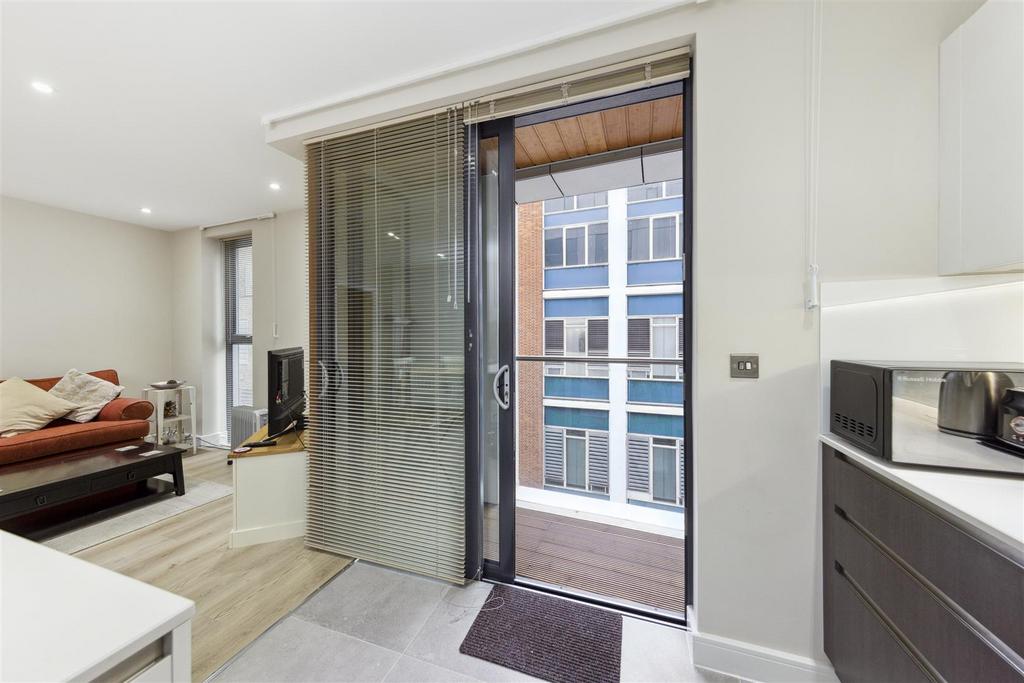 Apt-8-The-Bellerby-Apartments-Leapale-Lane-GU1-4 PT