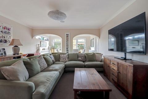20 Holroyd Road, Claygate, Esher, KT10 0LG