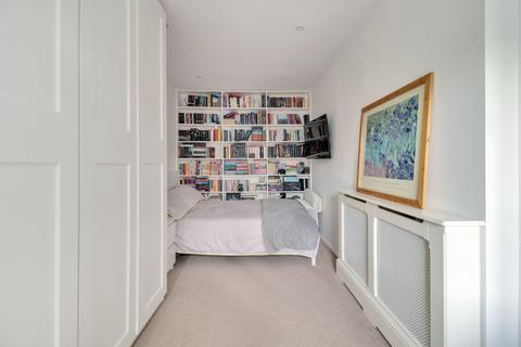 20 Holroyd Road, Claygate, Esher, KT10 0LG
