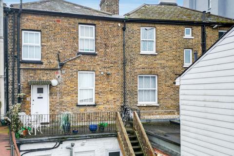 1 bedroom flat for sale, Bridge Road, East Molesey, KT8