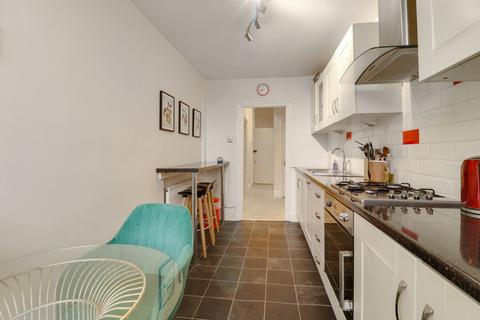 1 bedroom flat for sale, Bridge Road, East Molesey, KT8