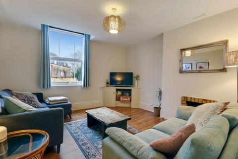 1 bedroom flat for sale, Bridge Road, East Molesey, KT8