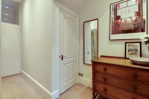 59a Bridge Road, East Molesey, KT8 9ER