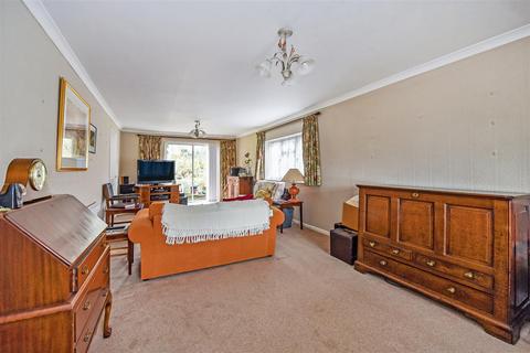 10 Beech Close, Thruxton, Andover, SP11 8NB