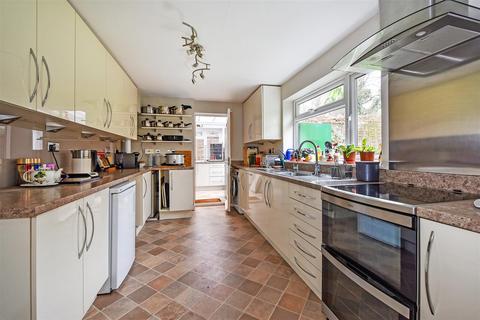 10 Beech Close, Thruxton, Andover, SP11 8NB