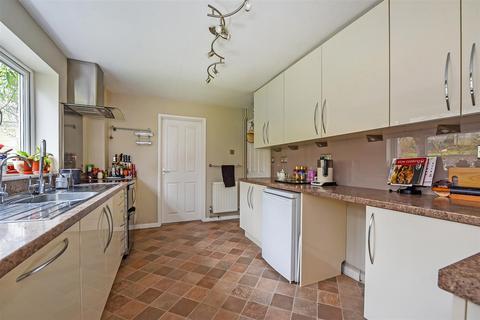10 Beech Close, Thruxton, Andover, SP11 8NB