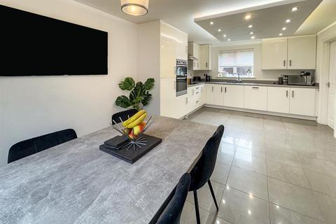 45 Clarendon Close, Corby, NN18 8DQ