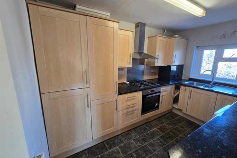 3 bedroom flat to rent, Ashton Road, Enfield