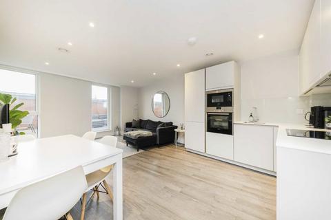 2 bedroom flat to rent, Gaumont Place, London SW2