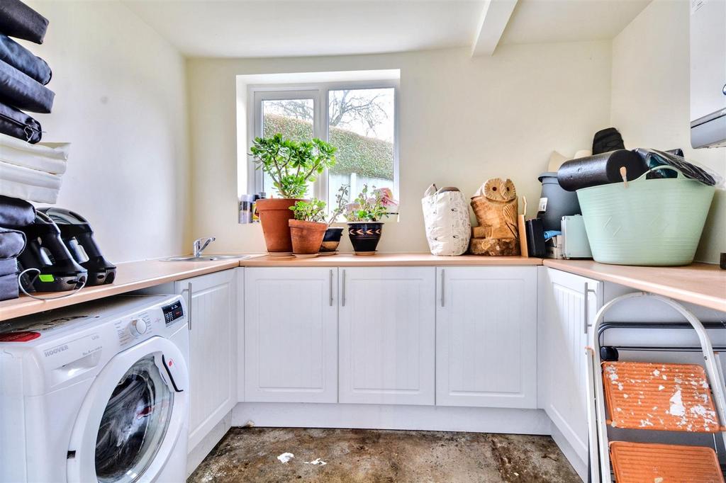 Kitchen 3.jpeg
